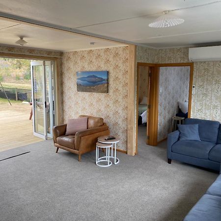 Cosy 1960'S Kiwi Holiday House โอมารามา ภายนอก รูปภาพ
