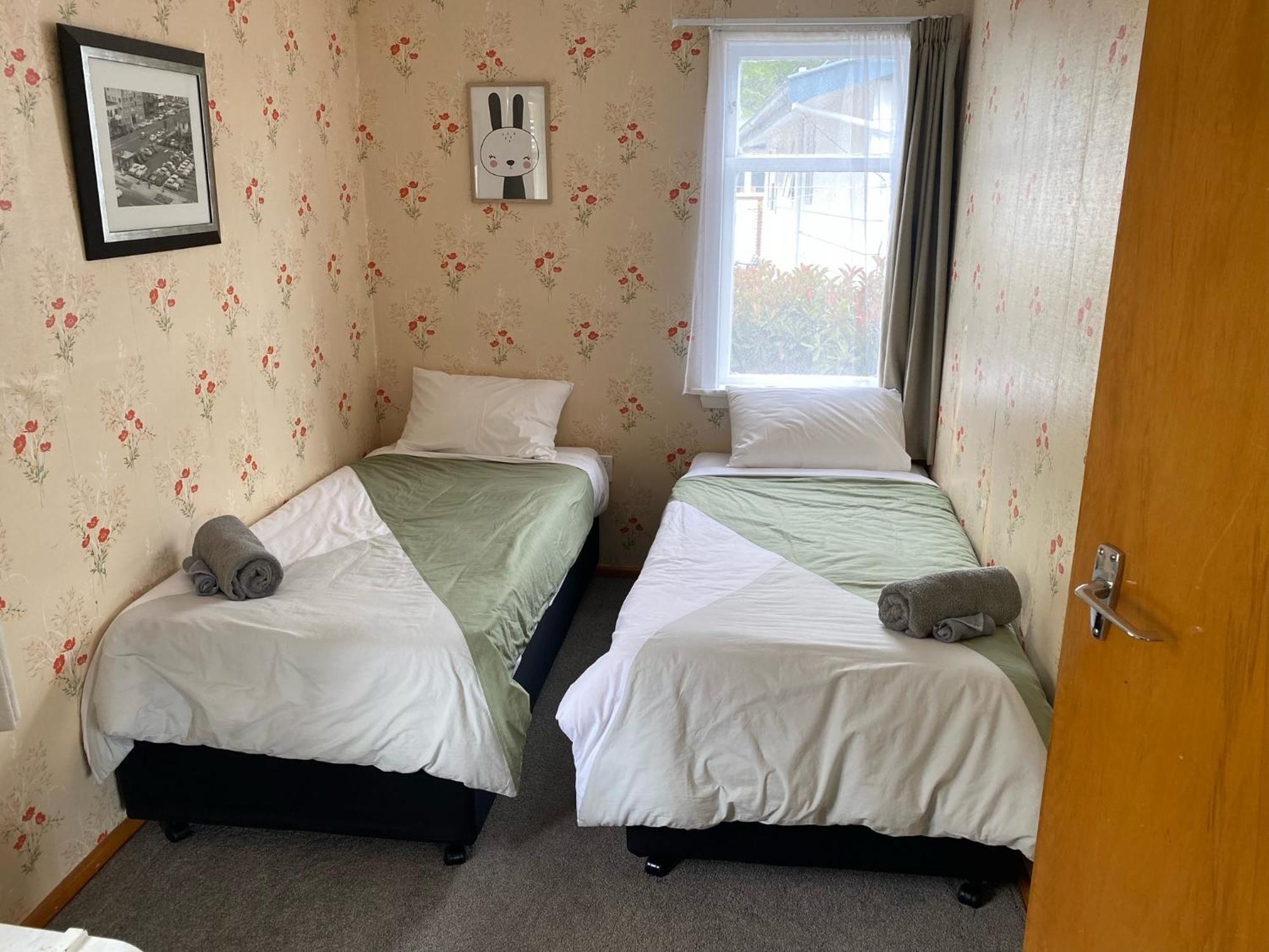 Cosy 1960'S Kiwi Holiday House โอมารามา ภายนอก รูปภาพ